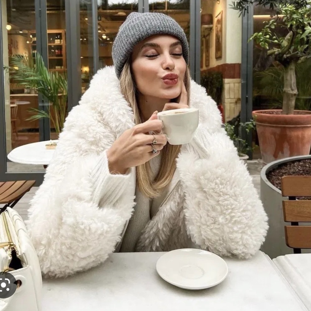 NWT ZARA WARM FUZZY FURRY‎ COAT